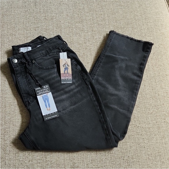 NWT SOFIA JEANS Adora Super hi-rise curvy girlfriend distressed hem Blk jeans 8S - Picture 1 of 8